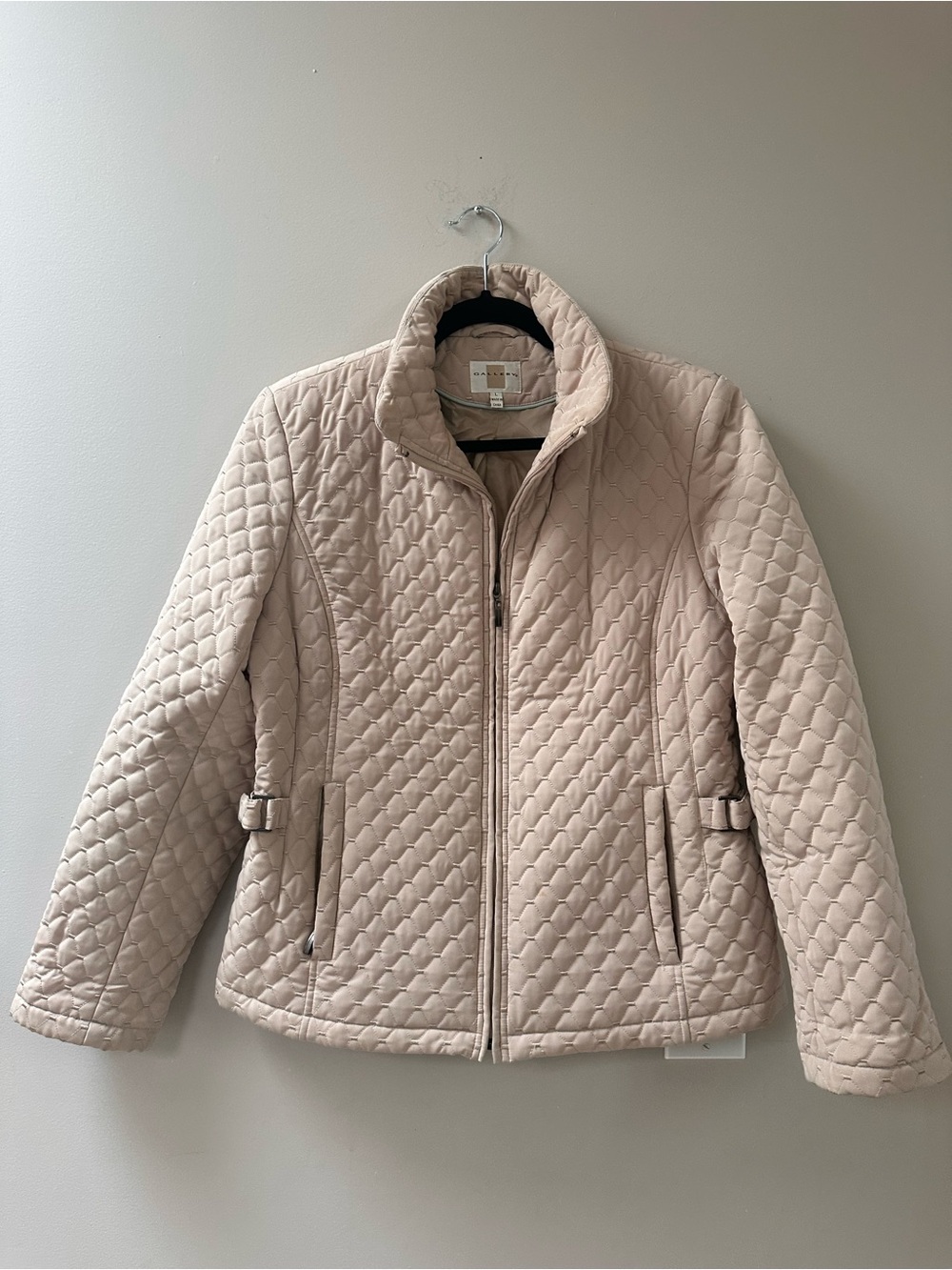 Gallery Quilted Women's Jacket in Light Beige - Classic Zip Front